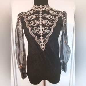 STUNNING Embroidered Top in GREAT Condition - ONLY $8!